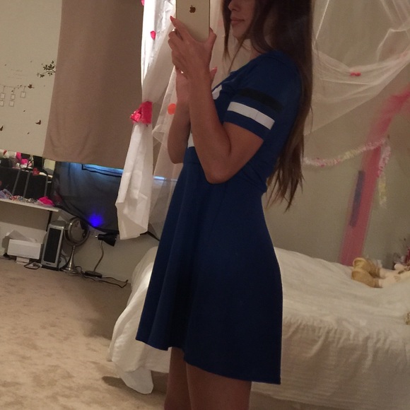 Dress - Picture 2 of 4