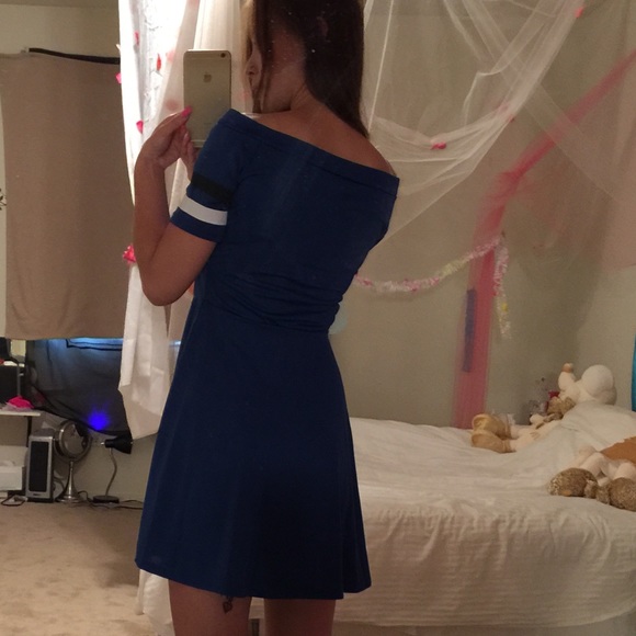 Dress - Picture 3 of 4