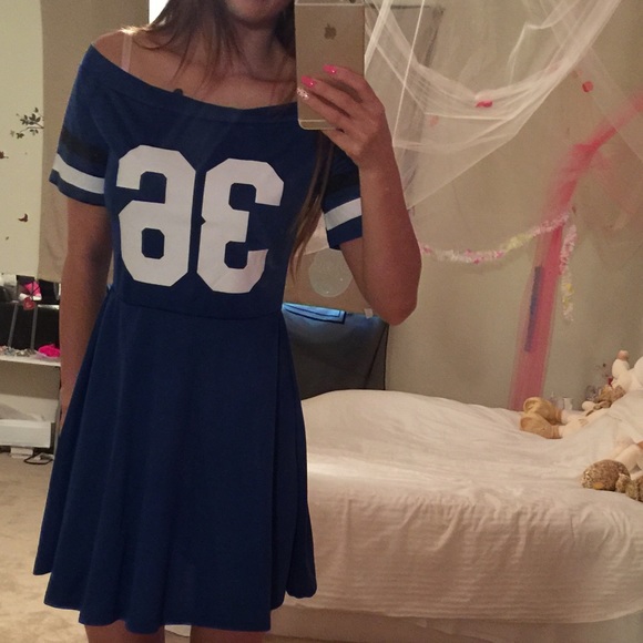 Dress - Picture 4 of 4