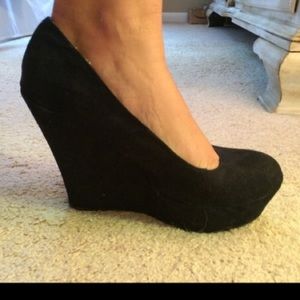 Wknd price drop!! Mossimo black wedges