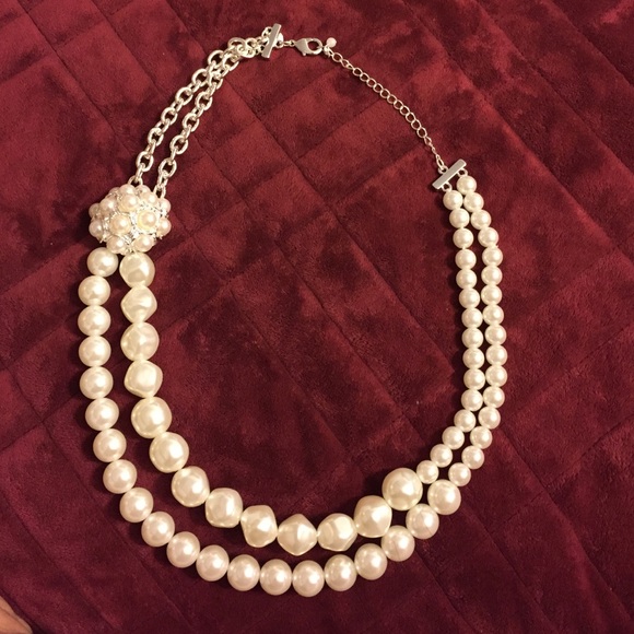 Avon pearlesque double layered necklace