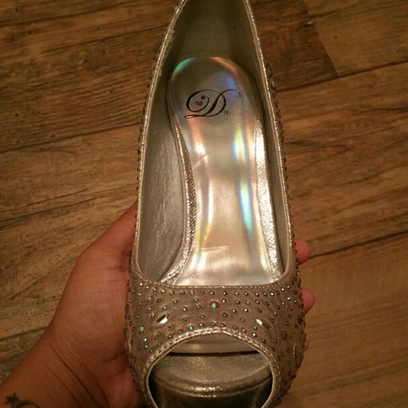 High heels - Picture 3 of 3