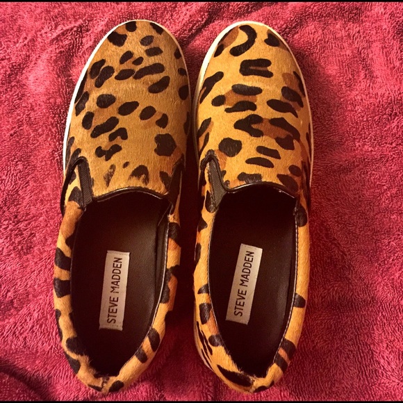 Steve Madden Leopard calf hair slip ons