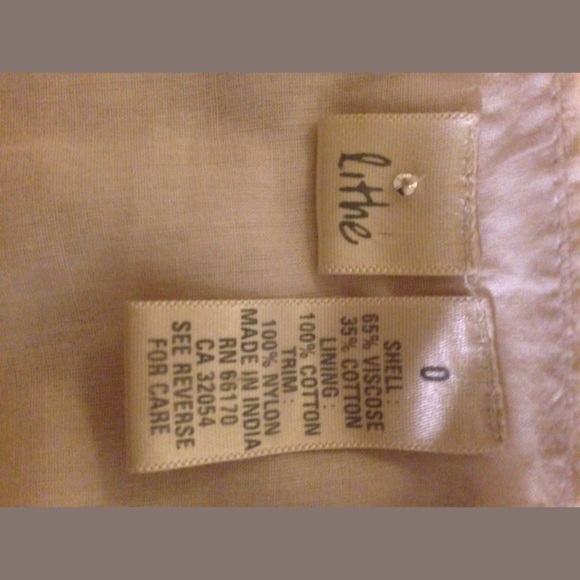 ANTHROPOLOGIE Lithe Red Lace & Bric Brac Skirt - Picture 3 of 3