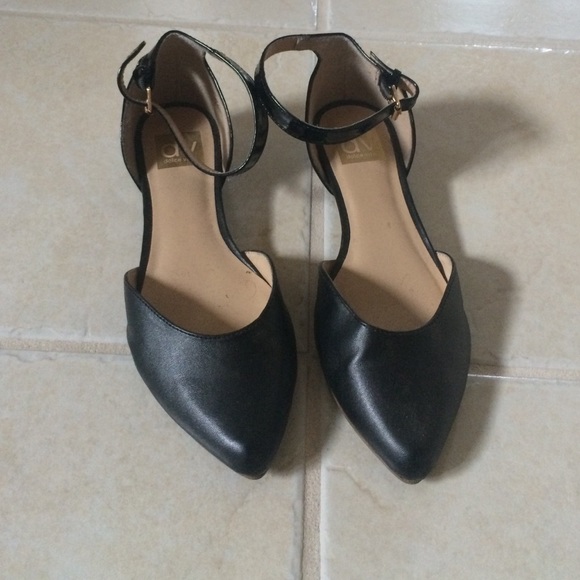 💥SALE💥 Dolce Vita Pointed Toe Flats