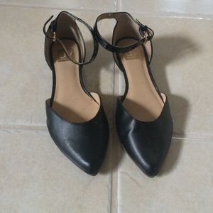 💥SALE💥 Dolce Vita Pointed Toe Flats