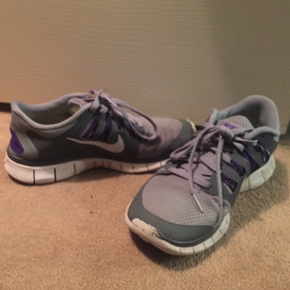 size 8 purple & grey nike tennis shoes!