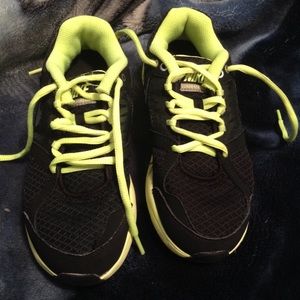 Nike tennis shoes for boys