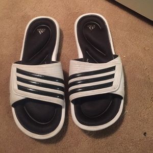 size 7 black & white adidas slides