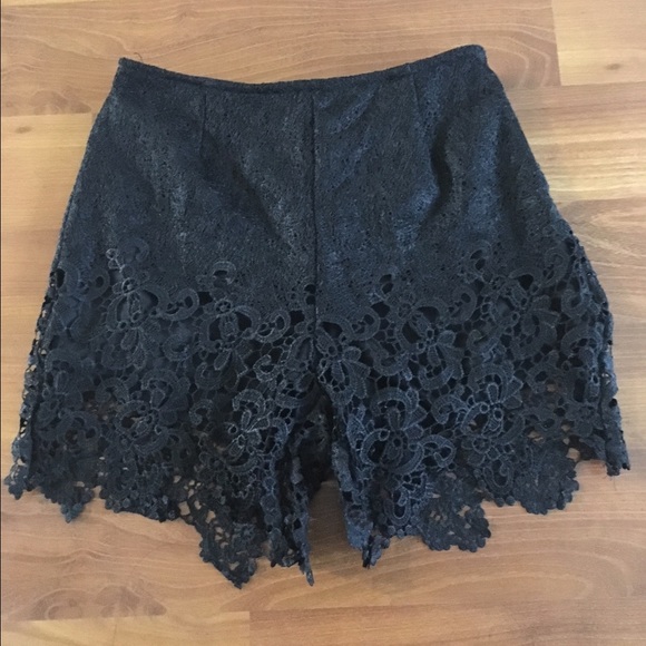 Black lace shorts - Picture 1 of 3