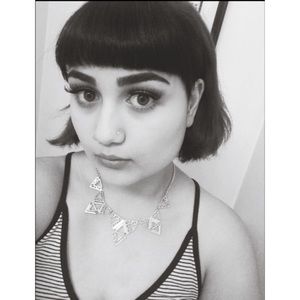 Meet your Posher, Alexia