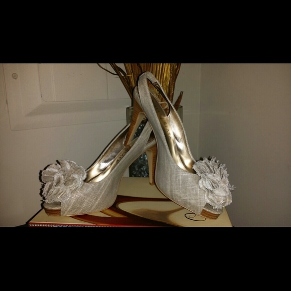 Beige/Gold Linen Slingback