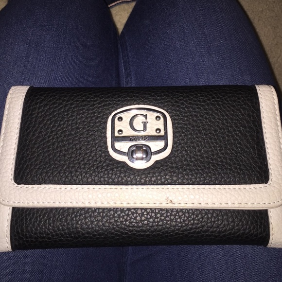 Guess wallet!