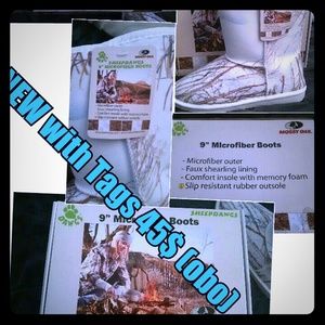 **NEW WITH TAGS** Dawgs Mossy Oak Boots