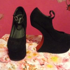 Bumper heel less platforms