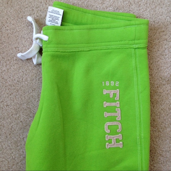 Abercrombie & Fitch cropped jogger - Picture 3 of 4