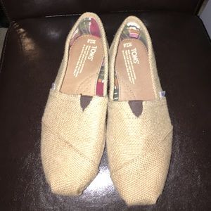 Toms