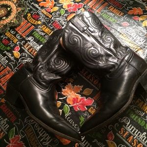 Justin cowboy boots black !
