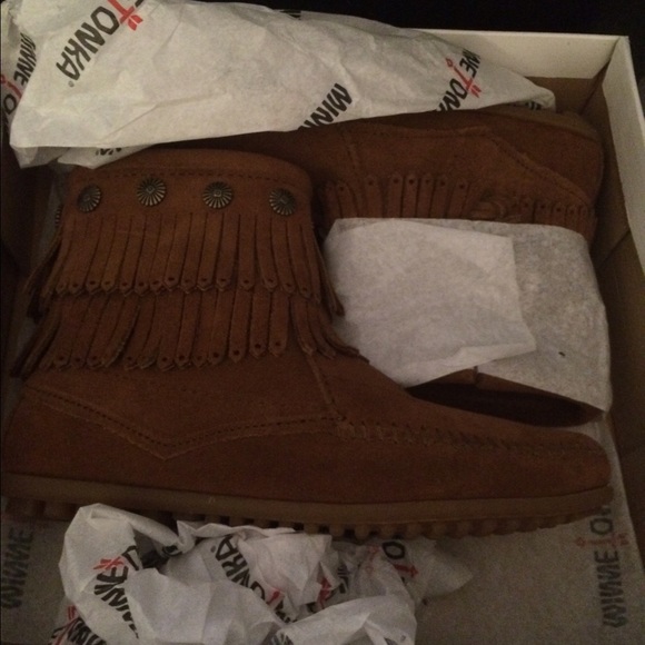 Brown Minnetonka ankle boots new!! 6.5