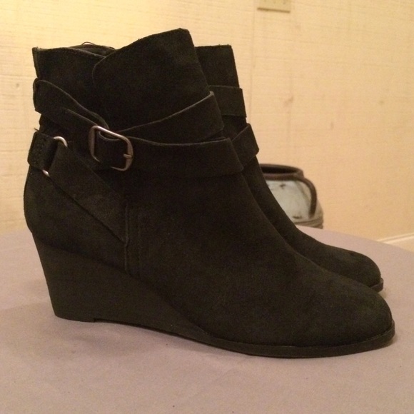 Lucky brand Ginnie wedge bootie black suede sz 6.5