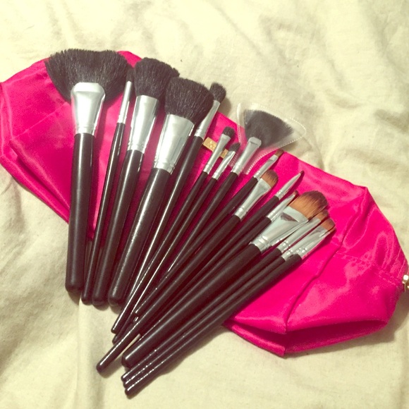 16-piece makeup brush set