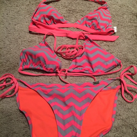 Heat bikini. XL tops and Lg. Bottom coral and grey