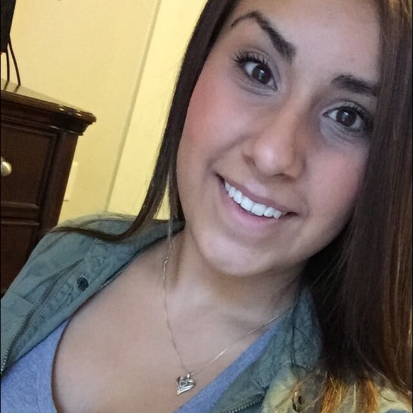 Meet your Posher, Alexis