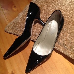 Talbots black patten leather heels