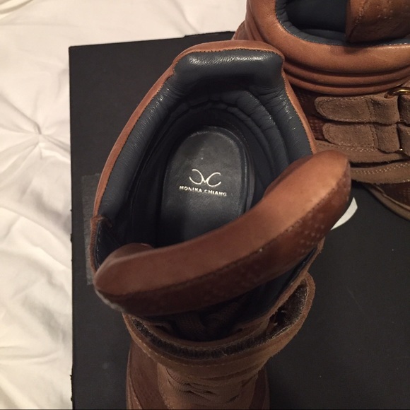 Women's wedged sneakers