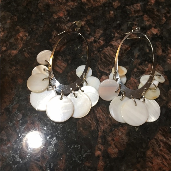 🔵Silver toned hoop earrings