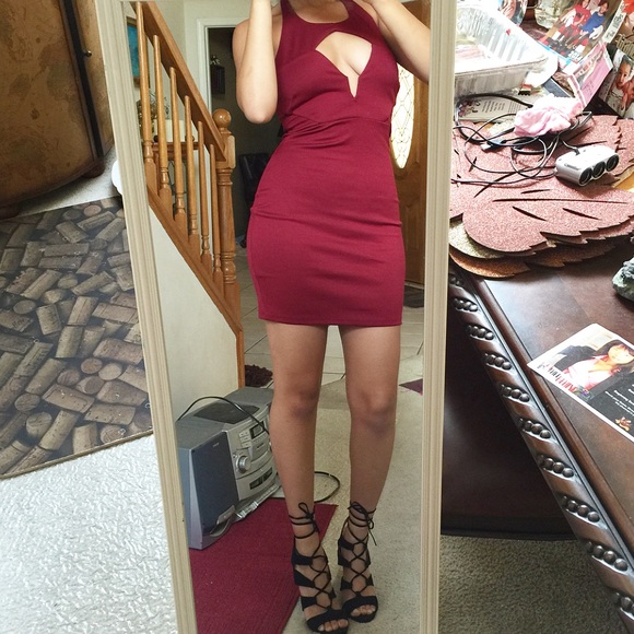 Dresses & Skirts - Burgundy Dress😊