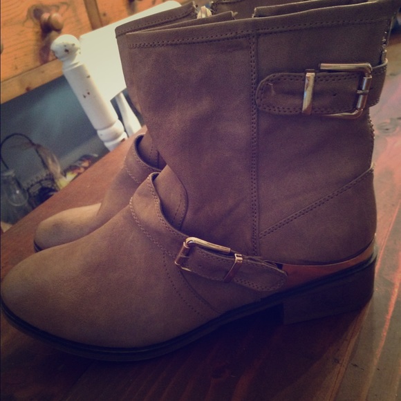 Ankle bootie
