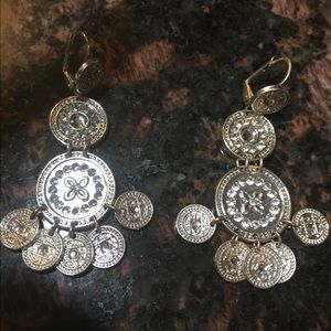 🔵Silver toned dangly earrings