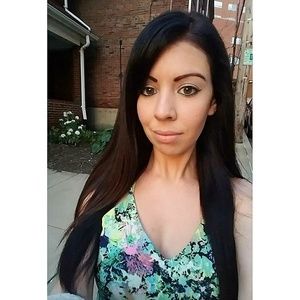 Meet your Posher, Lauren