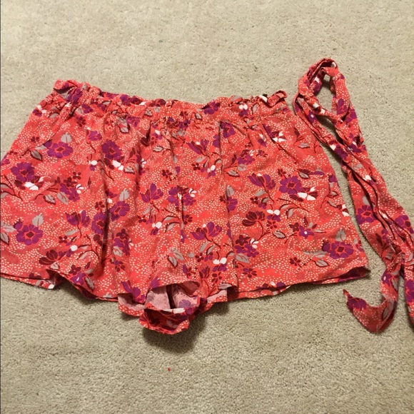 AE flowy shorts with matching belt