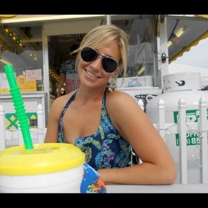 Meet your Posher, Roxanne