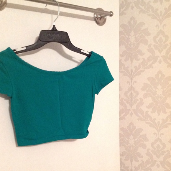 Green crop top