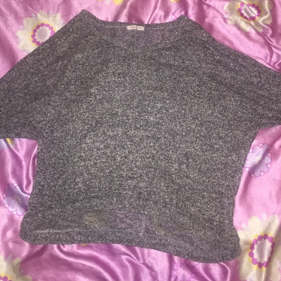 Tight sleeve baggy torso crop top