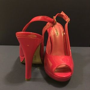 [Brand New] Hot pink Call It Spring platform
