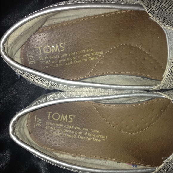 Toms - Picture 3 of 3