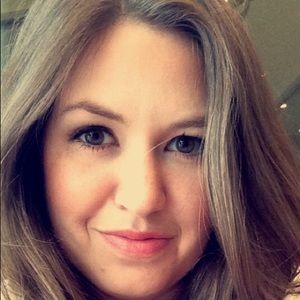 Meet your Posher, Caitlin