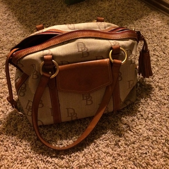 Dooney&Bourke - Picture 1 of 4