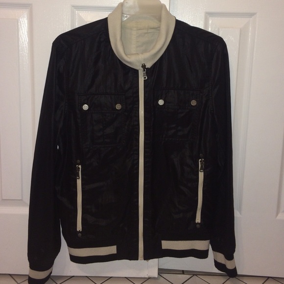 ๐ฆSOLD๐ฆ Men's Guess Bomber Jacket - Picture 3 of 4