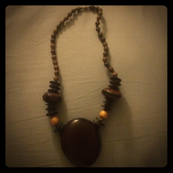Wood necklace - Picture 1 of 2