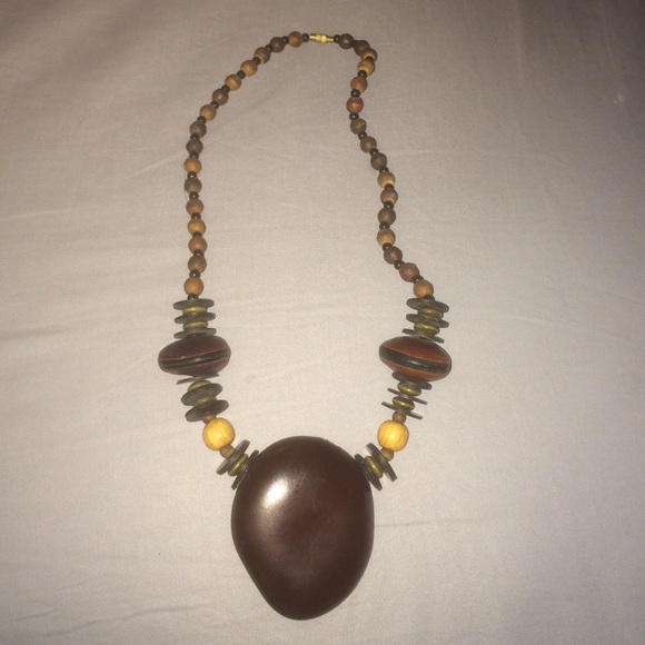Wood necklace - Picture 2 of 2