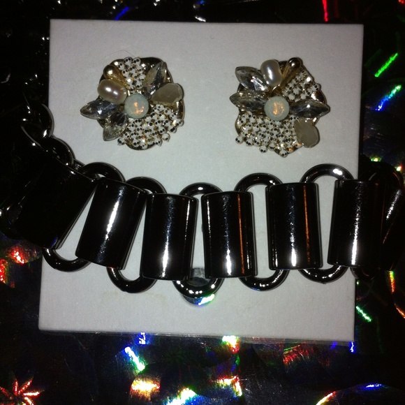 Marilyn Studs - Picture 1 of 1