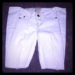 White destroyed skinny jeans