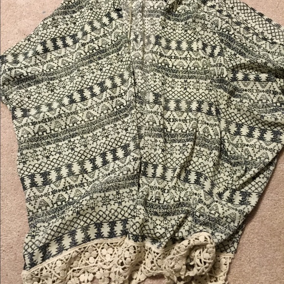 Tribal print kimono (NEVER WORN)