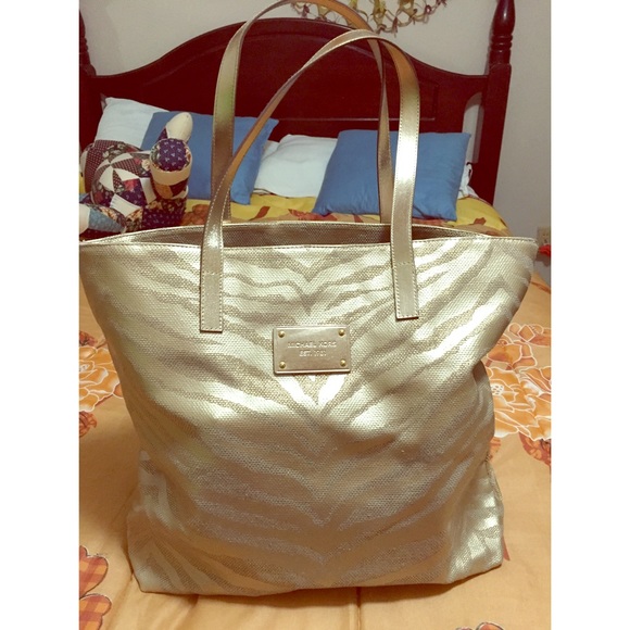 Michael Kors Handbags - ✨Michael Kors Gold Tote Bag!✨