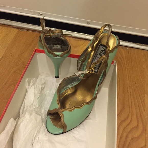 Nia Nova - London - green& gold heels - Picture 3 of 4